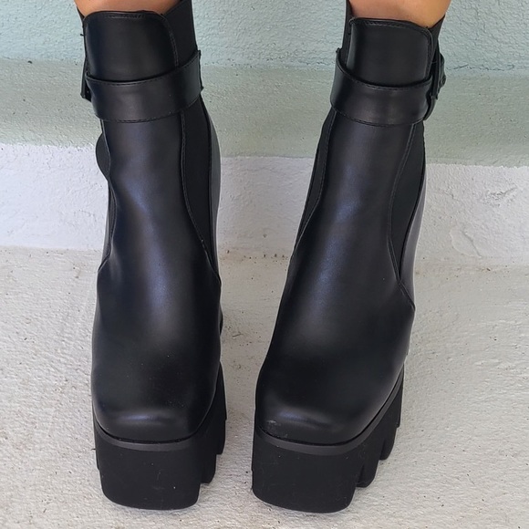 Black platform boots - Picture 2 of 7